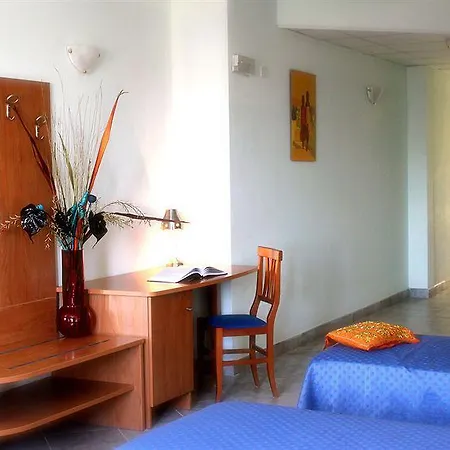 Hotel Dakar Living Vasto 3*