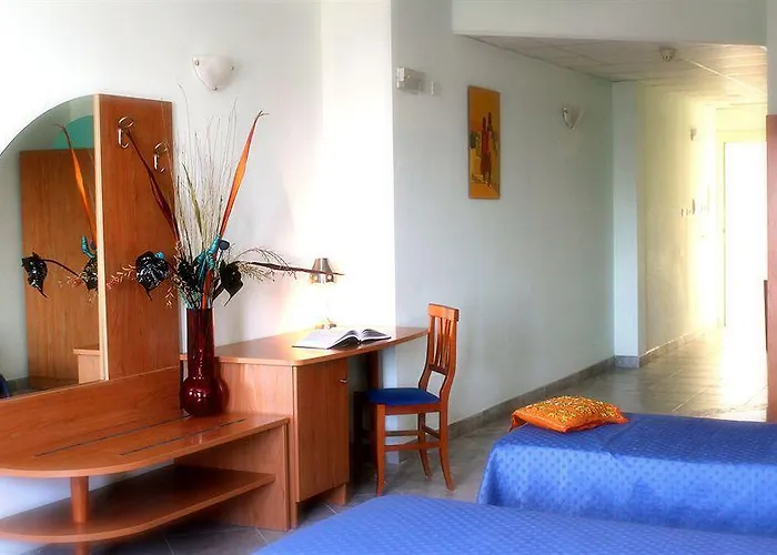 Hotel Dakar Living Vasto 3*